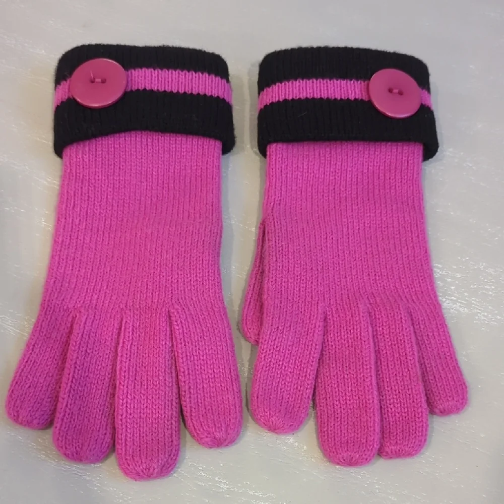 Vintage Knit Gloves with Button Detail‎